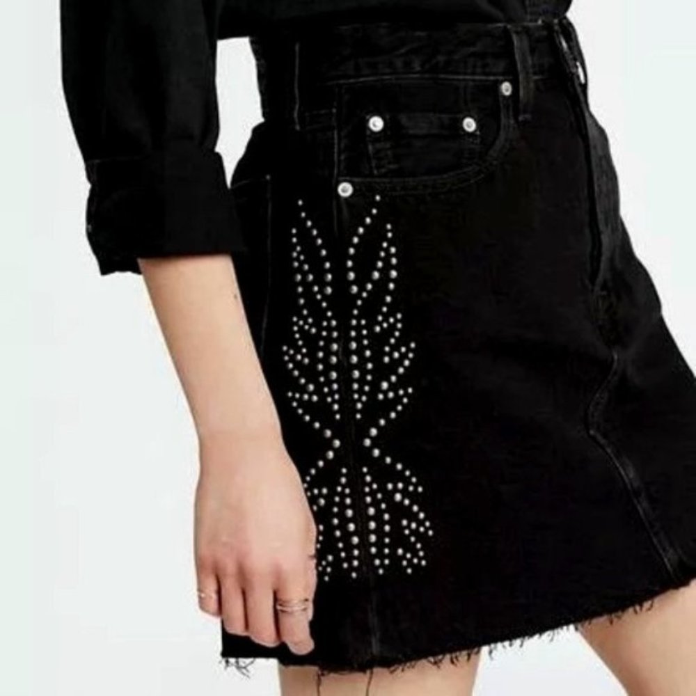 Levi’s Premium Deconstructed Studded Distressed Denim Skirt Black Sz 34 $80 SOLD - Picture 1 of 10